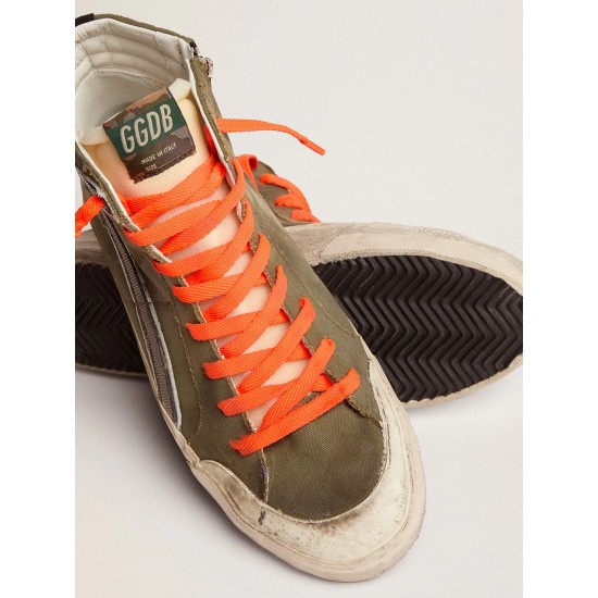 Slide Penstar in army green canvas with an ice-colored star