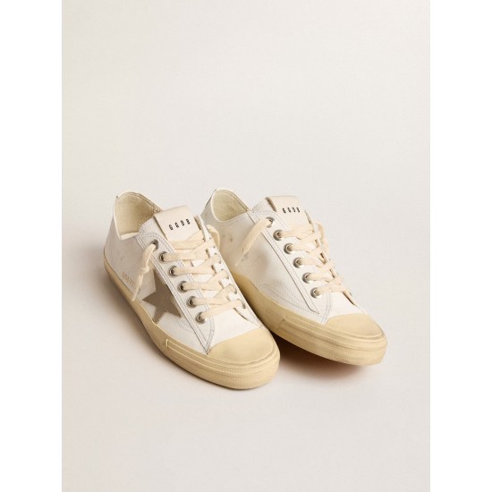 White bio-based V-Star with dove-gray leather star