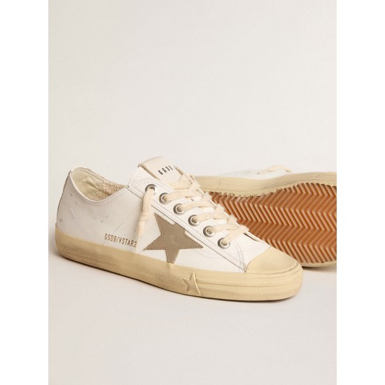 White bio-based V-Star with dove-gray leather star