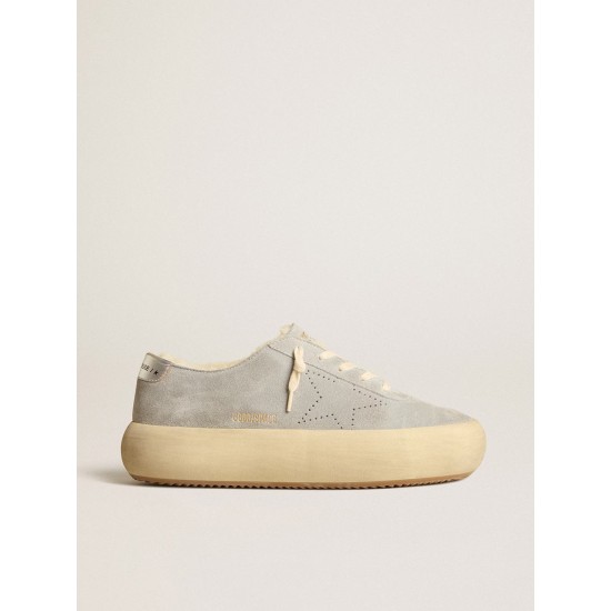 Women’s Space-Star shoes in ice-gray suede with shearling lining