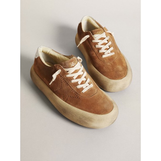 Women's Space-Star in tobacco-colored suede with perforated star