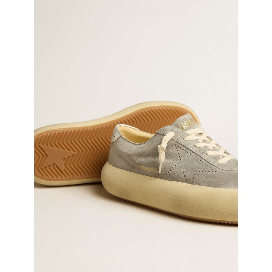 Women's Space-Star shoes in ice-gray suede with perforated star