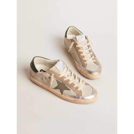 Super-Star in gray canvas with a green leather star and heel tab