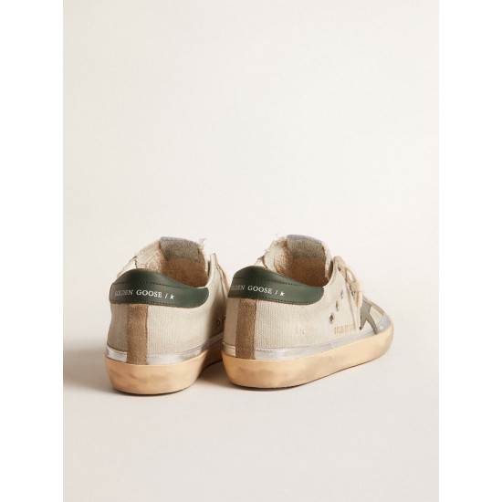 Super-Star in gray canvas with a green leather star and heel tab