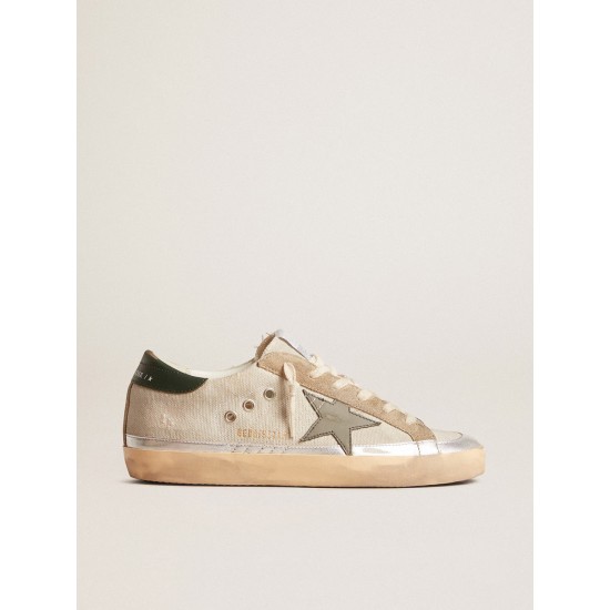 Super-Star in gray canvas with a green leather star and heel tab