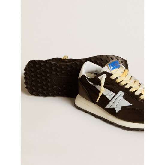 Women’s Marathon with black nylon upper and white star